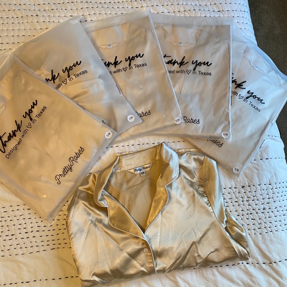 NWT: Bridesmaids (5) Satin Robes